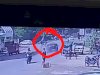 कार के धक्के से उछला मोटरसाइकिल