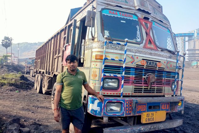 बिना अनुमति के लदान बिंदू में पहुंचा ट्रक