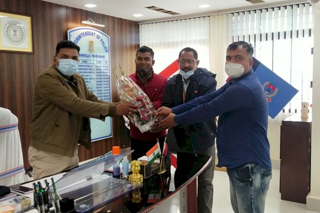 पुलिसकर्मीयो ने अपनी समस्याओं को लेकर अधिक्षक से की मुलाकात 