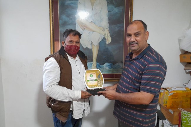 समाजसेवी  उपेंद्र सिंह सम्मानीत किए गये 