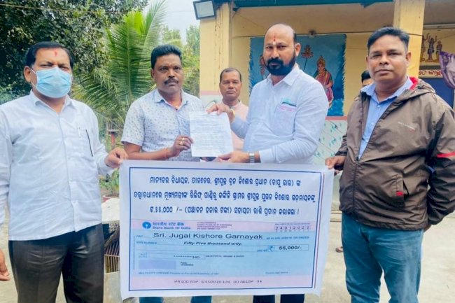 लाभुक को मिला 55000 का चेक