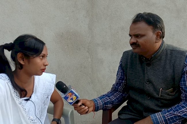 कम उम्र की जिला परिषद् प्रत्याशी लक्ष्मी लाक्रा किसानो के लिए काम करना चाहती है