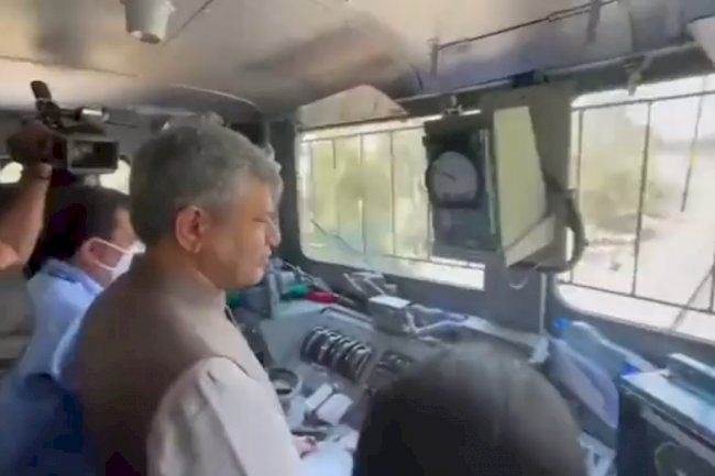 ट्रेन दुर्घटना रोकने के लिए कवच का सफल परीक्षण 