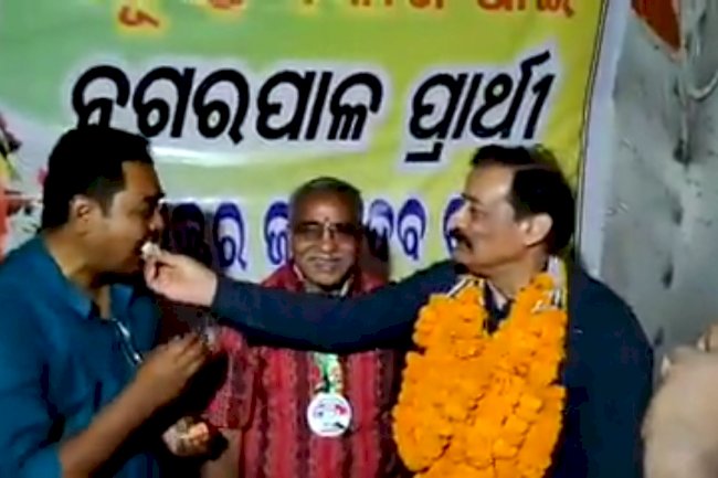 कांग्रेस प्रत्याशी के नाम वापस लेने से हासिय पर कांग्रेस 