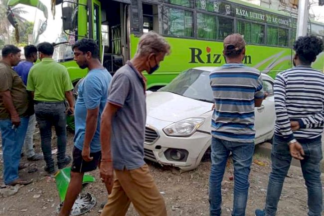 तीन वाहनो से टकराई बस पाँच घायल