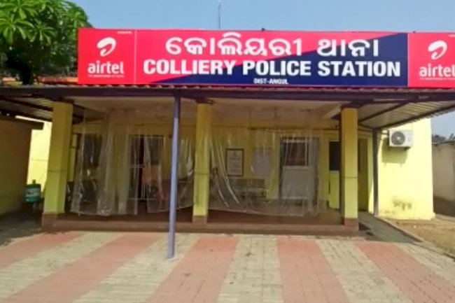 खड़ी मोटरसाइकिल से तीन लाख चोरी