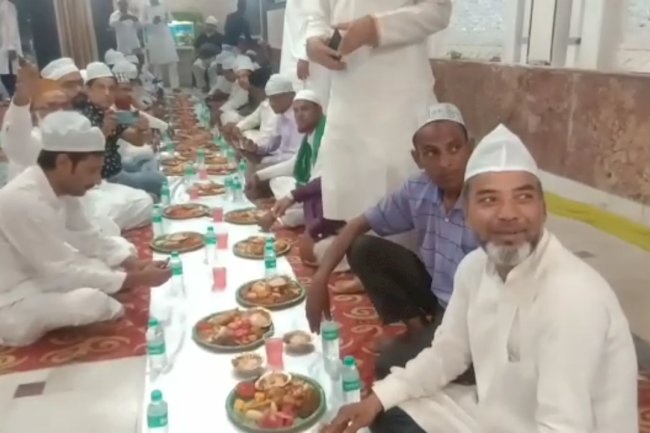 हाजी लालसाह बाबा की समाधि पर मनाई गई इफ्तार पार्टी