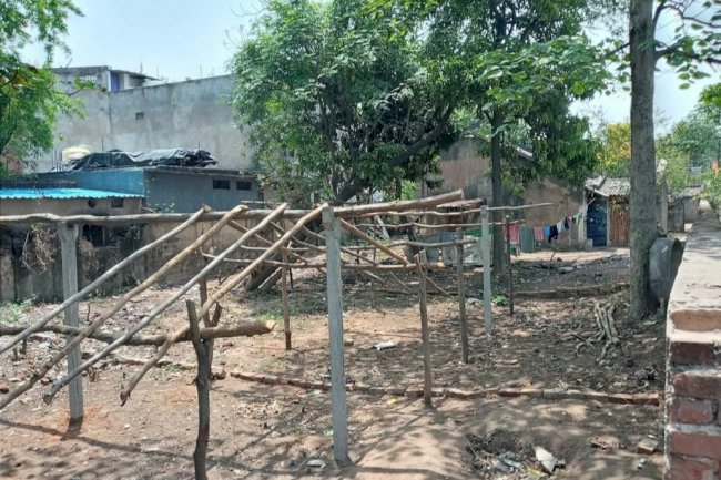 खाली पडी दैवीय जमीन पर भू माफियाओ की  टेढी नजर  