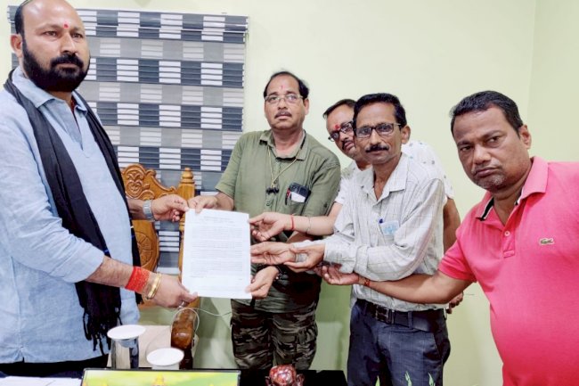 डीएवी स्कूल के बंद होने से अभिभावको में रोष 