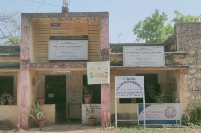 बिजली कर्मचारी को करंट लगने से गंभीर 