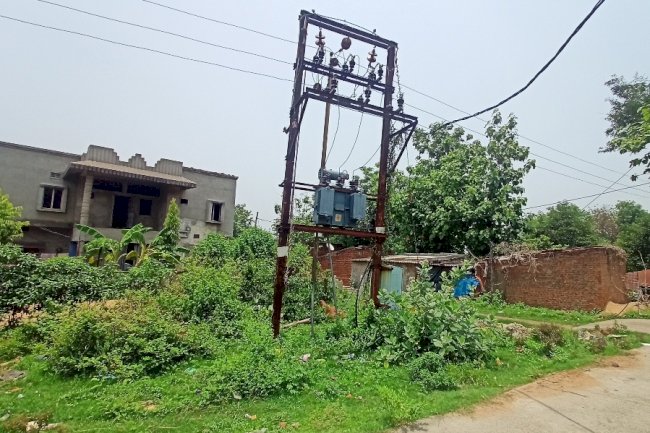 बिपत्ती को न्यौता देती ट्राँसफार्मर 