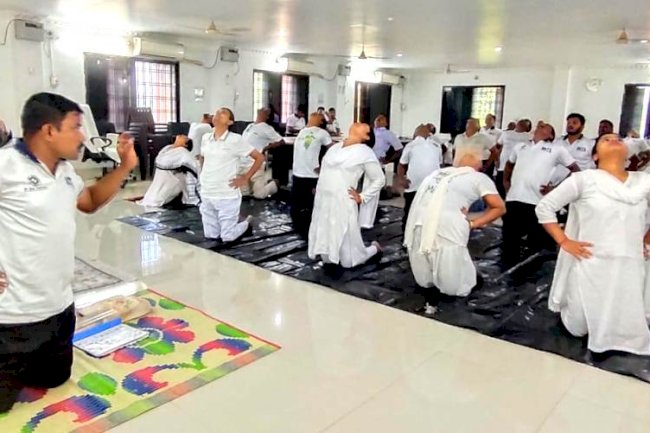 अदालत परिसर में मना योग दिवस 