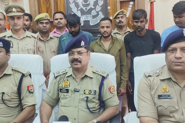अन्तरजनपदीय चोरी गैंग का भंडाफोड़ 24 ई-रिक्शा बैटरियां बरामद