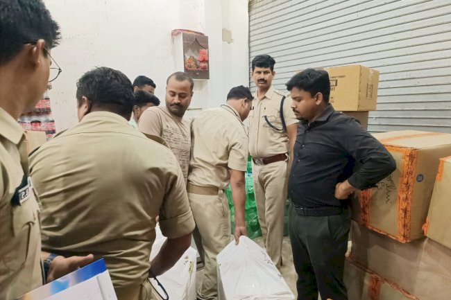 भारी मात्रा में फटाके जब्त