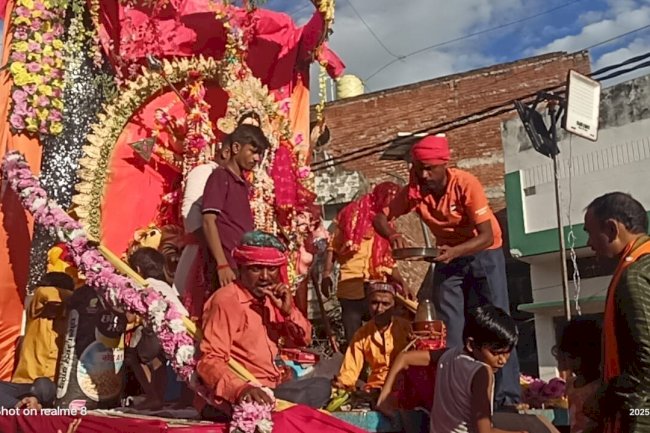 डीजे की धुन और आरती की थाली के साथ माता रानी की हुई विदाई 