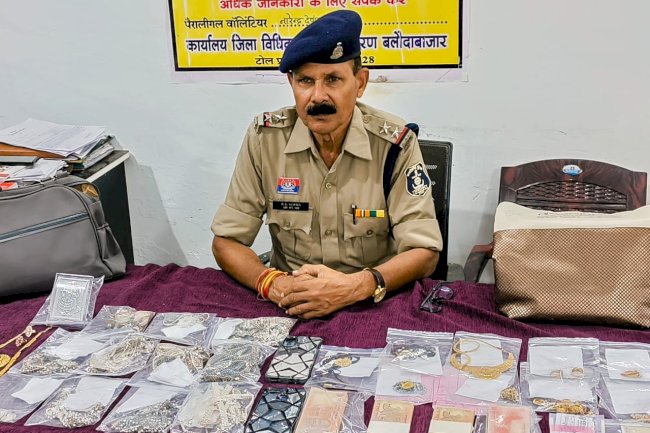 चोरी के आरोप में तीन बालक हिरासत में