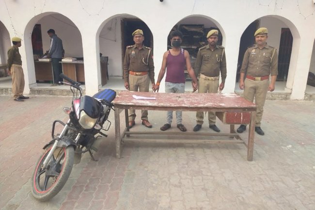 अवैध तमंचा व चोरी की मोटरसाइकिल के साथ अभियुक्त गिरफ्तार 