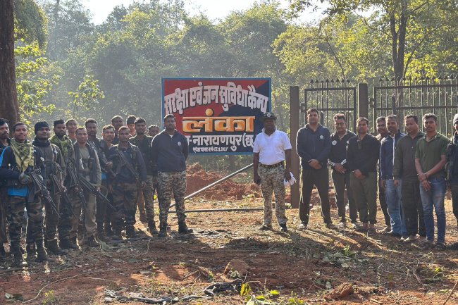 नारायणपुर पुलिस ने ओरछा आदेर के रास्ते बेदरे जिला बीजापुर के बार्डर लंका तक बनाई सड़क कनेक्टिविटी