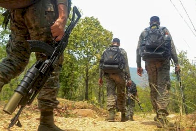 नक्सलियों के साथ मुठभेड़ में तीन जवान शहीद दो घायल