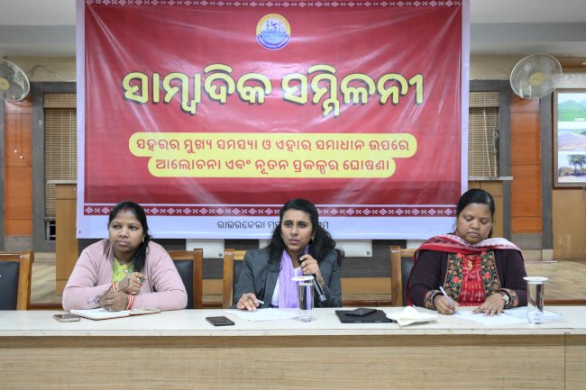 नगरनिगम आयुक्त ने शहर की समस्याओं पर पत्रकारों से चर्चा की