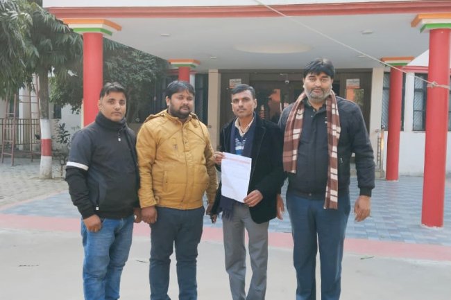 पत्रकार करुणाकर राम त्रिपाठी के साथ अभद्रता करने के संबंध में इंडियन जर्नलिस्ट एसोसिएशन ने जिलाधिकारी महराजगंज को दिया ज्ञापन