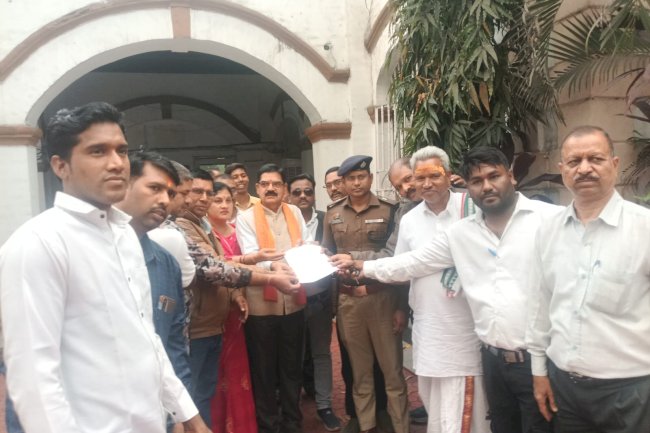 बाबा सत्यनारायण पर आपत्तिजनक टिप्पणी का मामला साहू समाज ने एसपी को सौंपा ज्ञापन