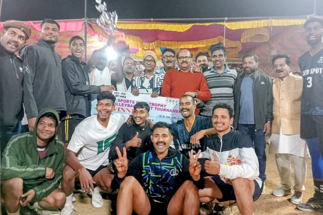 कुतरा क्लब ने वालीबॉल ट्राफी जीती