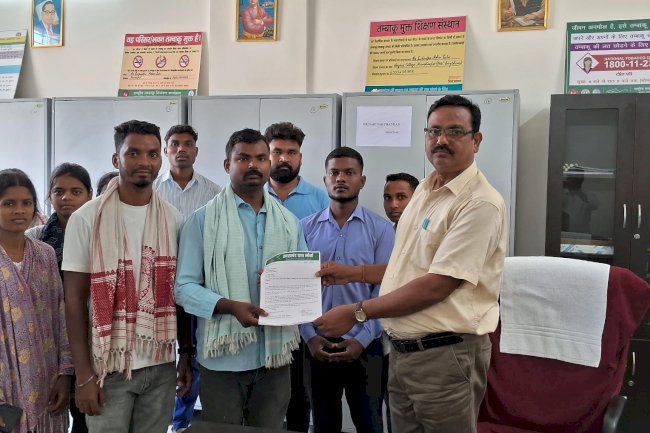 डिग्री कॉलेज मनोहरपुर में भूगोल विभाग स्थानांतरण के विरोध में छात्रों ने सौंपा ज्ञापन